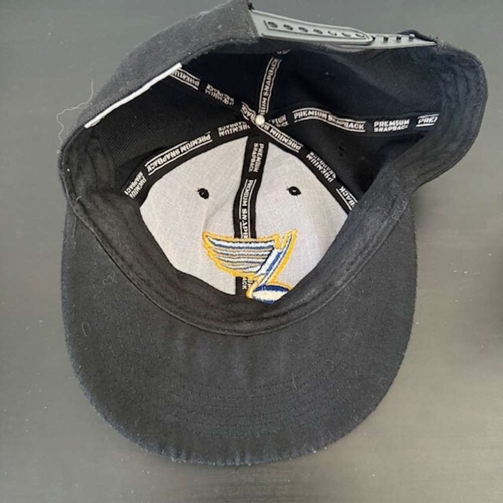 Mens Black St Louis Blues Snapback Hat Max Headgear NHL Hockey One Size Fits All - Picture 3 of 4